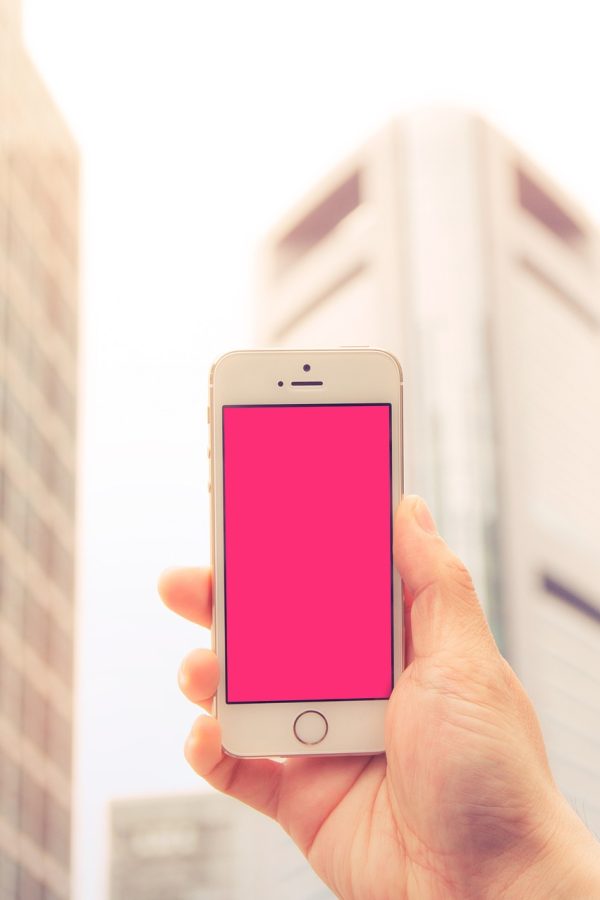 奇优 App 播放页手机截图，画面正中是竖屏视频，下方为进度条与选集列表，薄荷绿高亮当前集